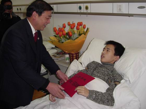 关怀慰问职工