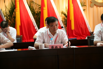 中天炉料党支部组织党员重温入党誓词